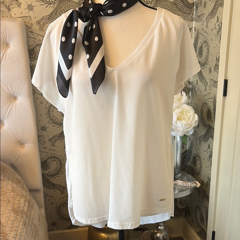 Elegant White V-Neck Top